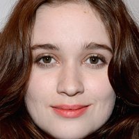 Alice Englert Çıplak