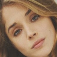 Alice Isaaz Çıplak