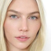 Aline Weber Çıplak