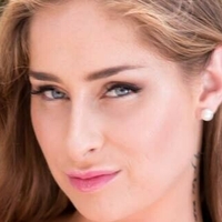 Ambar Lapiedra Çıplak