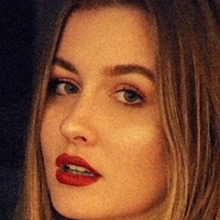 Amelia Perrin Çıplak