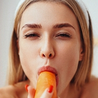 Anna Klingenberg Çıplak