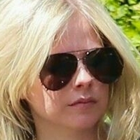 Avril Levigne Çıplak