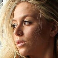 Barista Nikki Çıplak