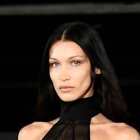 Bella Hadid Çıplak