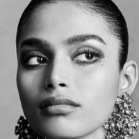 Bhavitha Mandava Çıplak