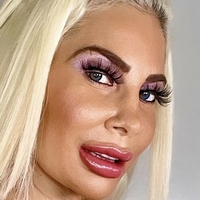 Bombshell Skyler Nicole Çıplak