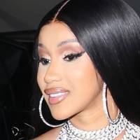 Cardi B Çıplak