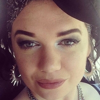 Catherine Sharples Çıplak