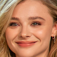 Chloë Moretz Çıplak