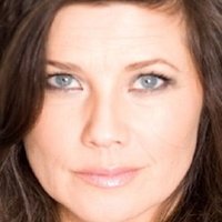 Daphne Zuniga Çıplak