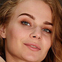 Ellie Paint Çıplak