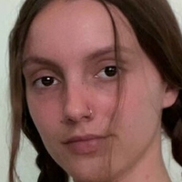 Elly Sykes Çıplak