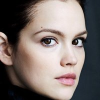 Emilia Schüle Çıplak