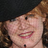 Emily Lloyd Çıplak