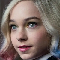 Emma Myers Çıplak