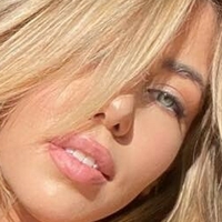 Emmy Corrine Çıplak