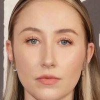 Erin Doherty Çıplak