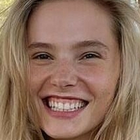 Esther Graf Çıplak