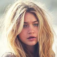 Gigi Hadid Çıplak