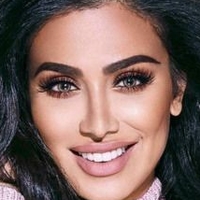 Huda Kattan Çıplak