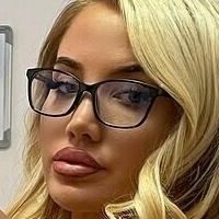 Julia Holbanel Çıplak