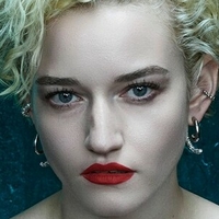 Juliagarner Çıplak