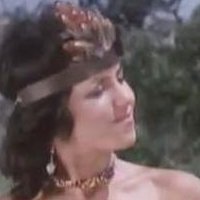 Julie Newdow Çıplak
