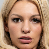 Kaira Kampen Çıplak