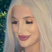 Laura Blake Hahnel Çıplak