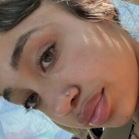 llupee.e Çıplak