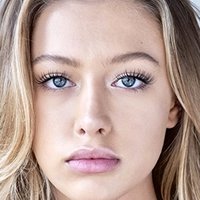 Logan Riley Hassel Çıplak