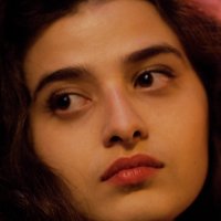 Manal Issa Çıplak