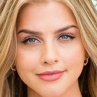 Marina Laswick Çıplak