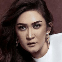 Nafa Urbach Çıplak