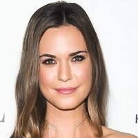 Odette Annable Çıplak