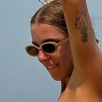 Raven May Çıplak