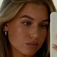 Sophie Batzloff Çıplak