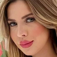 Zina Esghaier Çıplak